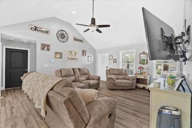 272 Sales Avenue, Chatsworth, GA 30705