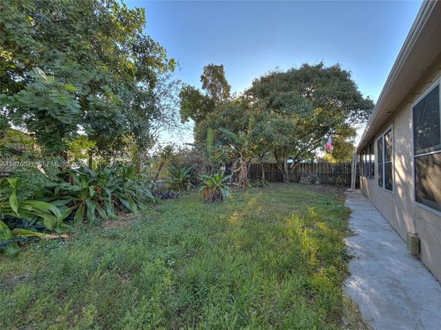 7212 SW 3rd Ct, North Lauderdale, FL 33068