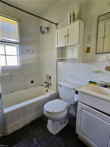 48 W Colin DR, Portsmouth, VA 23701