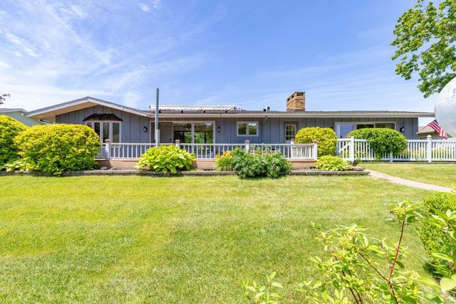 68911 Island Drive, Edwardsburg, MI 49112