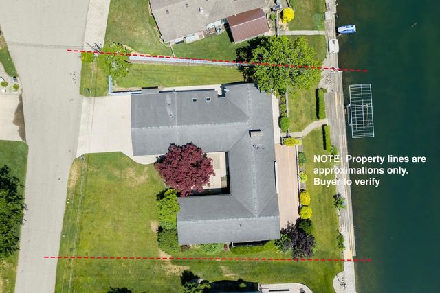 68911 Island Drive, Edwardsburg, MI 49112