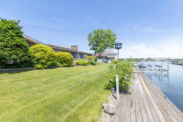 68911 Island Drive, Edwardsburg, MI 49112