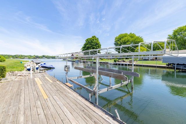 68911 Island Drive, Edwardsburg, MI 49112