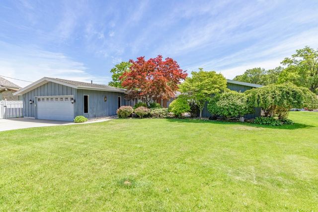 68911 Island Drive, Edwardsburg, MI 49112
