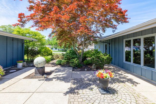 68911 Island Drive, Edwardsburg, MI 49112