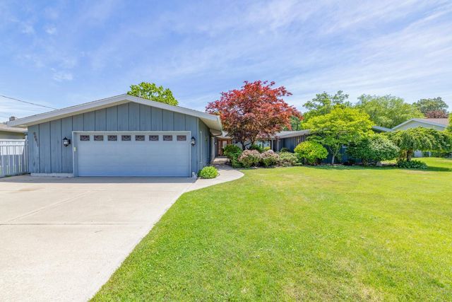 68911 Island Drive, Edwardsburg, MI 49112