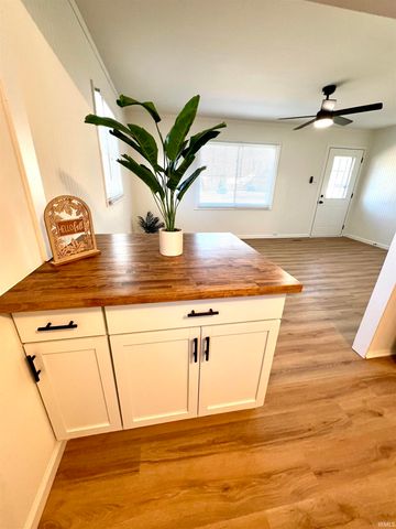 1801 Ravenswood Drive, Evansville, IN 47714