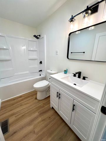 1801 Ravenswood Drive, Evansville, IN 47714