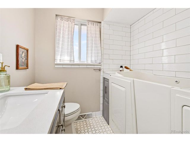 2145 Myrtlewood Ln, Lakewood, CO 80215