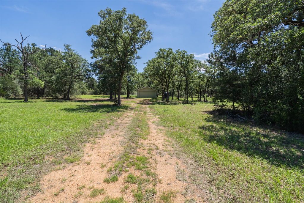 133 Roundup RDG, Smithville, TX 78957