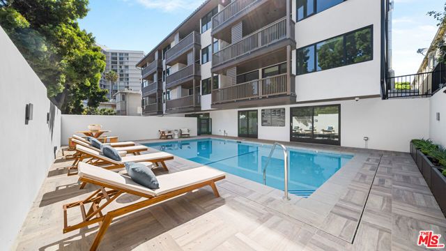 153 San Vicente Boulevard 2E, Santa Monica, CA 90402