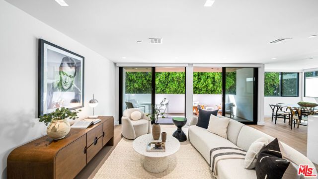 153 San Vicente Boulevard 2E, Santa Monica, CA 90402