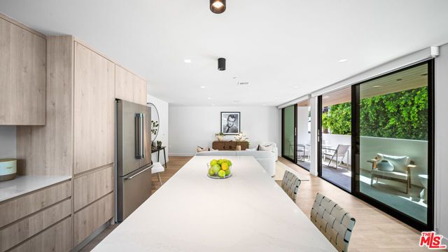 153 San Vicente Boulevard 2E, Santa Monica, CA 90402
