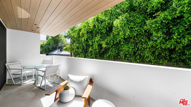153 San Vicente Boulevard 2E, Santa Monica, CA 90402