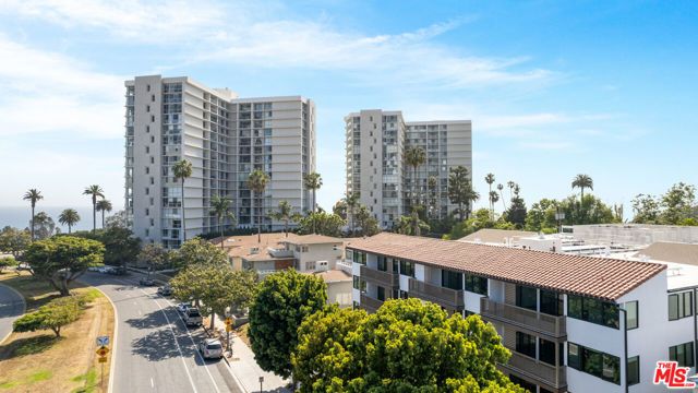 153 San Vicente Boulevard 2E, Santa Monica, CA 90402