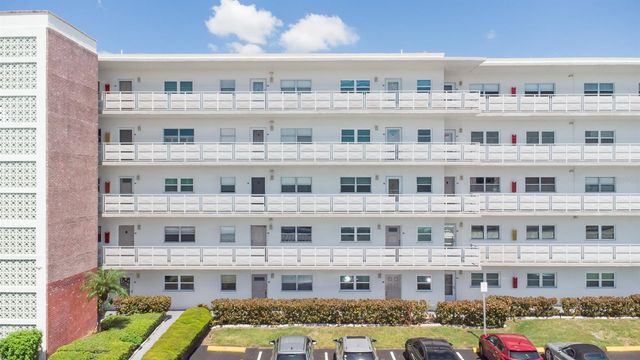 5501 80TH STREET N 303, St Petersburg, FL 33709