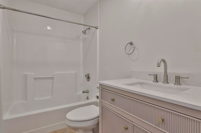 3030 Brown Ave Unit 20, Manchester, NH 03103