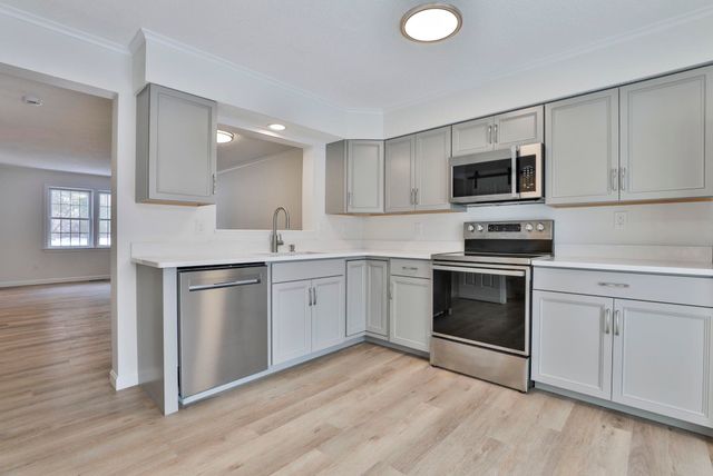 3030 Brown Ave Unit 20, Manchester, NH 03103