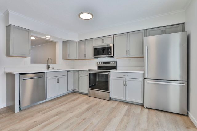 3030 Brown Ave Unit 20, Manchester, NH 03103