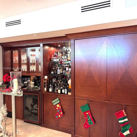 1000 S Pointe Dr 308, Miami Beach, FL 33139