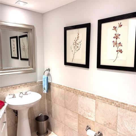 1000 S Pointe Dr 308, Miami Beach, FL 33139