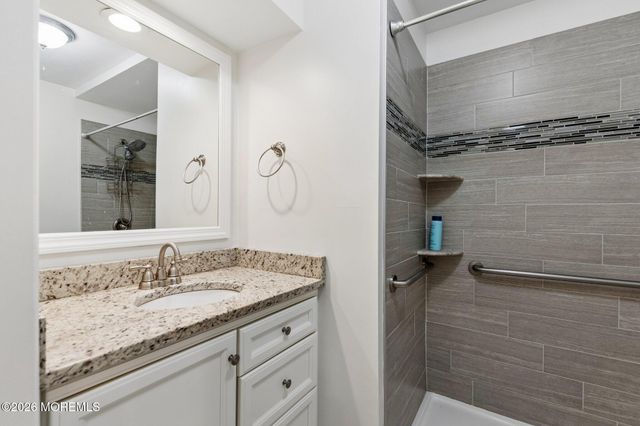 130 Amberly Drive H, Manalapan, NJ 07726