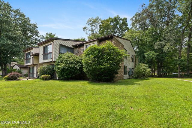 130 Amberly Drive H, Manalapan, NJ 07726