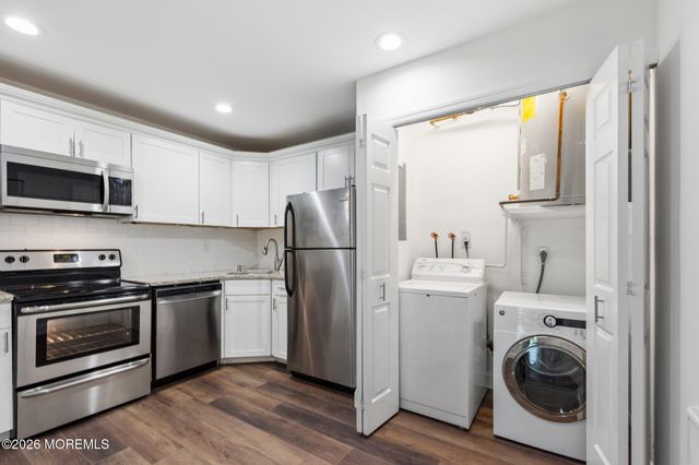 130 Amberly Drive H, Manalapan, NJ 07726