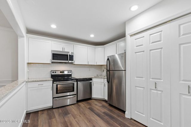 130 Amberly Drive H, Manalapan, NJ 07726