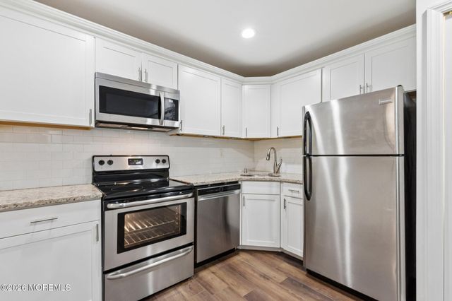 130 Amberly Drive H, Manalapan, NJ 07726