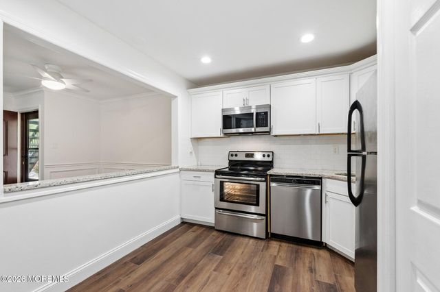 130 Amberly Drive H, Manalapan, NJ 07726