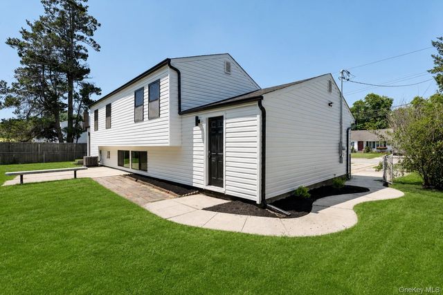 933 Thompson Drive, Bay Shore, NY 11706