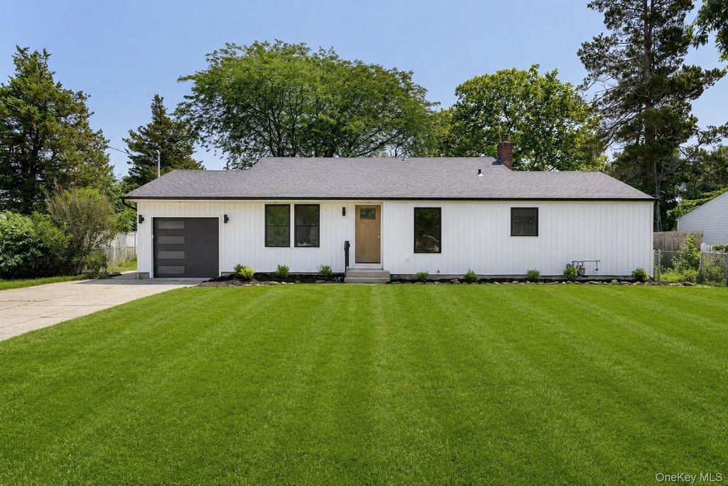 933 Thompson Drive, Bay Shore, NY 11706