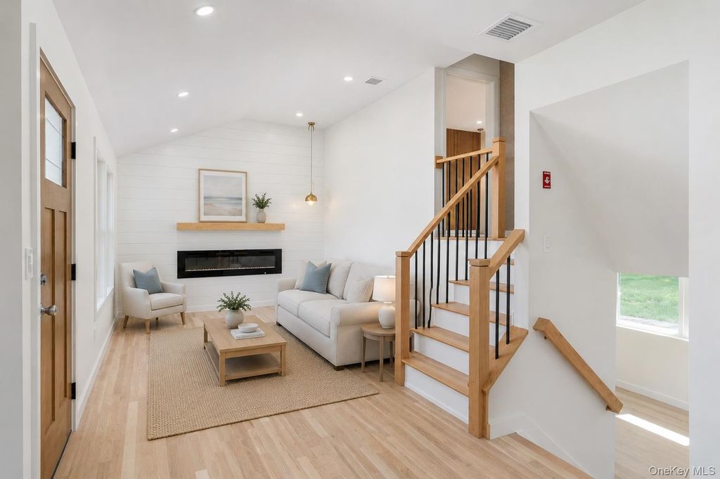 933 Thompson Drive, Bay Shore, NY 11706 — photo 5