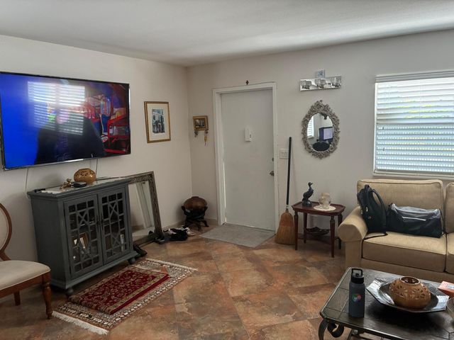 283 Saxony F, Delray Beach, FL 33446