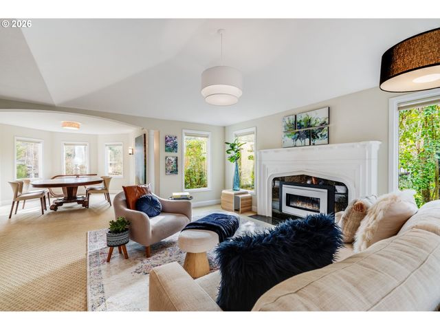 17282 LAKE HAVEN Dr, Lake Oswego, OR 97035