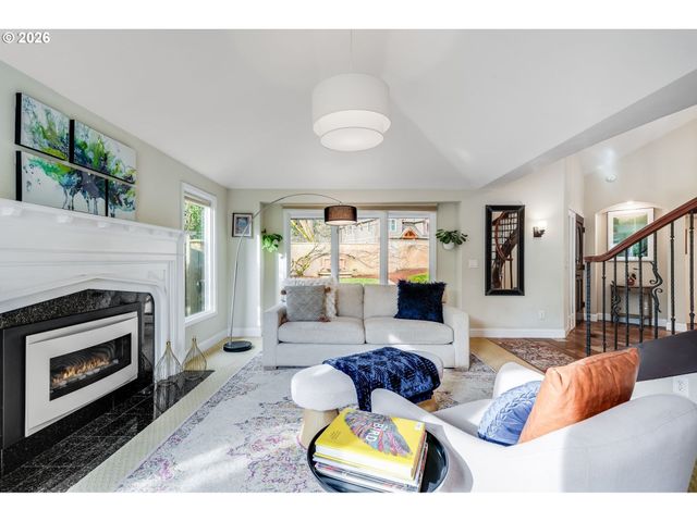 17282 LAKE HAVEN Dr, Lake Oswego, OR 97035