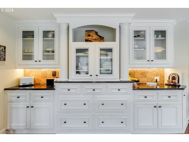 17282 LAKE HAVEN Dr, Lake Oswego, OR 97035