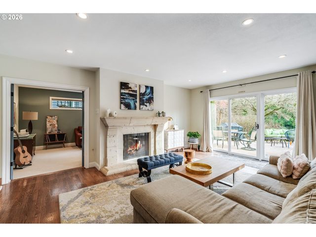 17282 LAKE HAVEN Dr, Lake Oswego, OR 97035