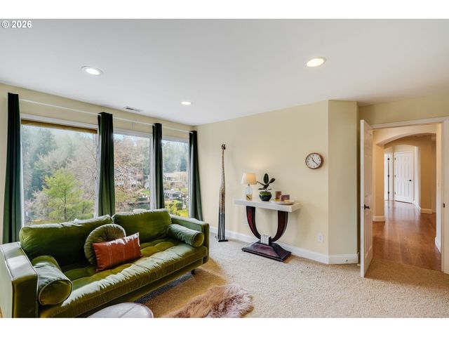 17282 LAKE HAVEN Dr, Lake Oswego, OR 97035