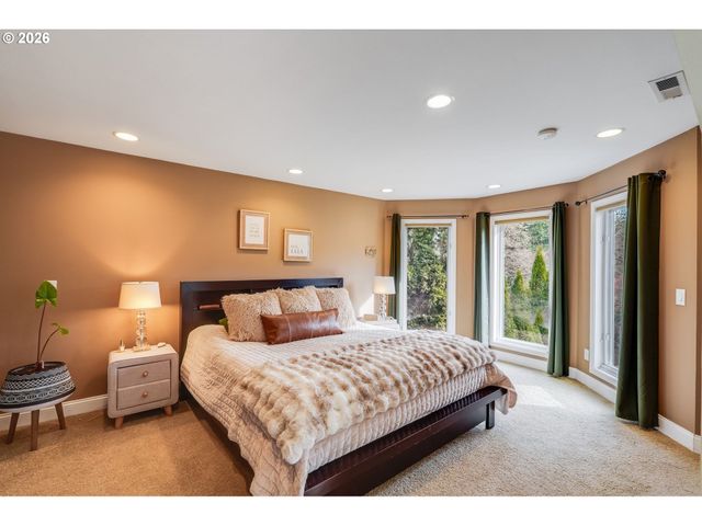 17282 LAKE HAVEN Dr, Lake Oswego, OR 97035