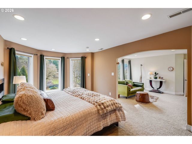 17282 LAKE HAVEN Dr, Lake Oswego, OR 97035