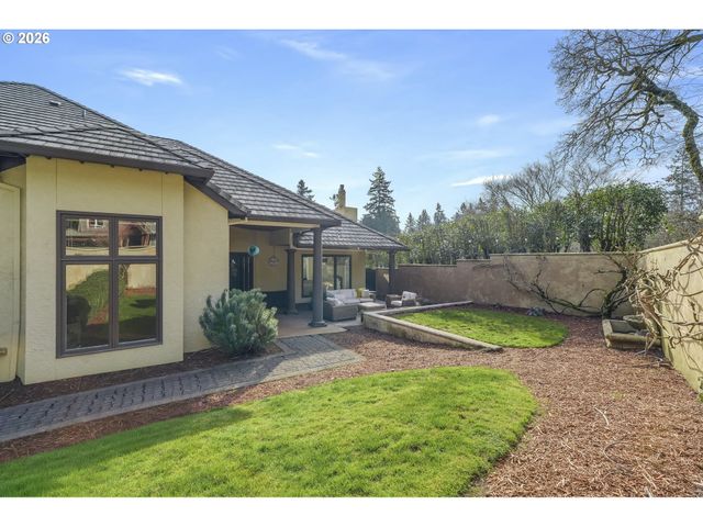 17282 LAKE HAVEN Dr, Lake Oswego, OR 97035