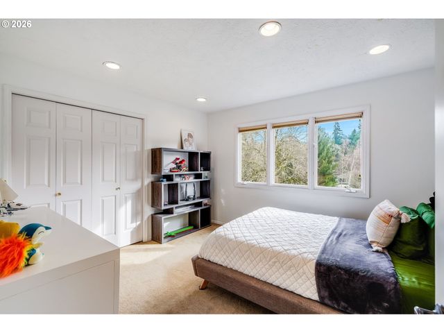 17282 LAKE HAVEN Dr, Lake Oswego, OR 97035