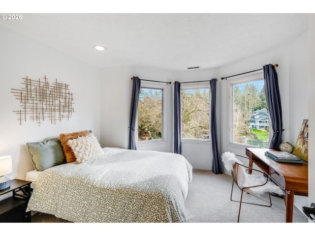 17282 LAKE HAVEN Dr, Lake Oswego, OR 97035