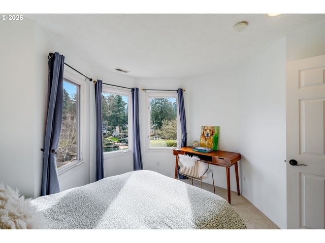 17282 LAKE HAVEN Dr, Lake Oswego, OR 97035