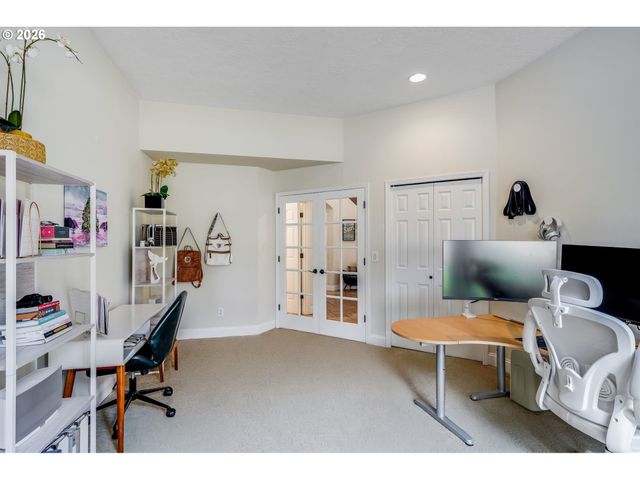 17282 LAKE HAVEN Dr, Lake Oswego, OR 97035