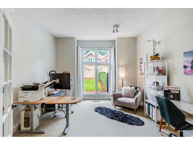 17282 LAKE HAVEN Dr, Lake Oswego, OR 97035