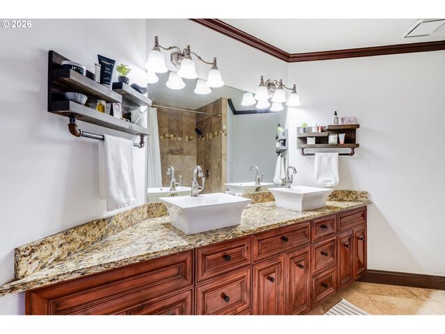 17282 LAKE HAVEN Dr, Lake Oswego, OR 97035