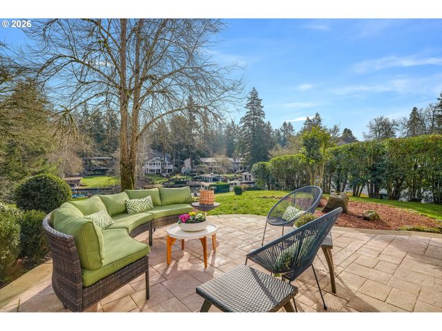 17282 LAKE HAVEN Dr, Lake Oswego, OR 97035